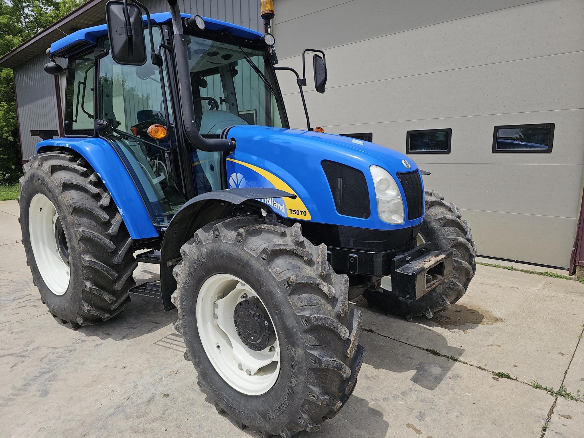 2009 New Holland T5070 Equipment Image0