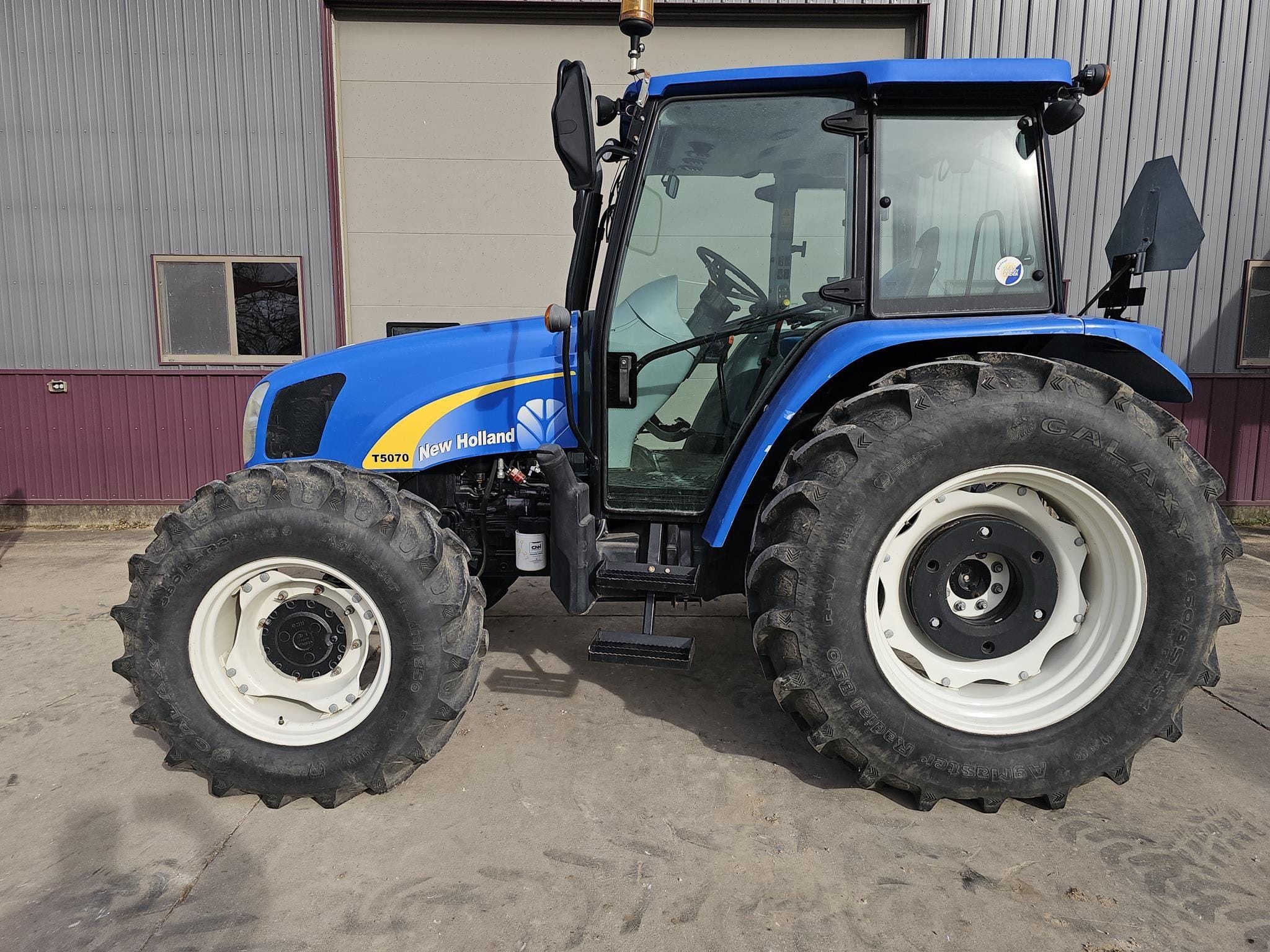2009 New Holland T5070 Equipment Image0