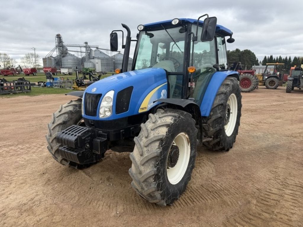 2009 New Holland T5070 Equipment Image0