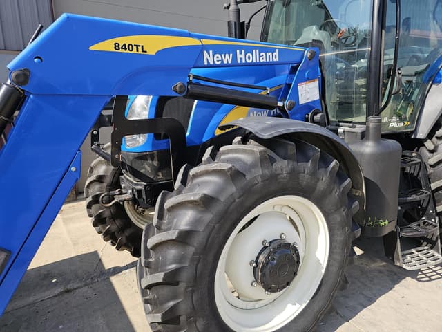 Image of New Holland T6070 equipment image 3