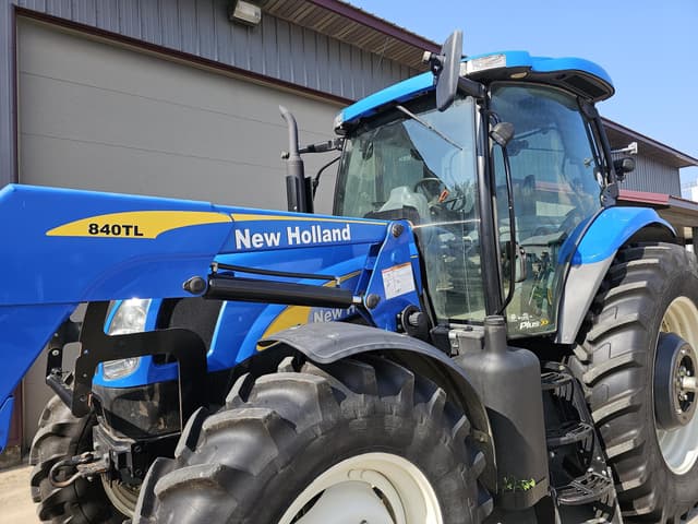 Image of New Holland T6070 equipment image 2