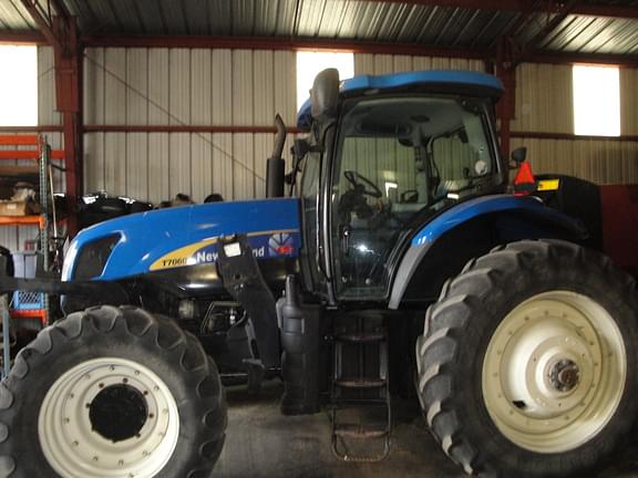 Image of New Holland T7060 Primary image