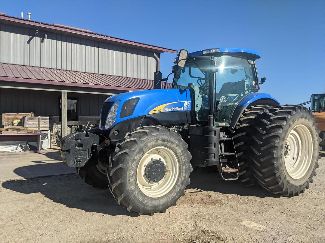 Image of New Holland T7060 Primary image