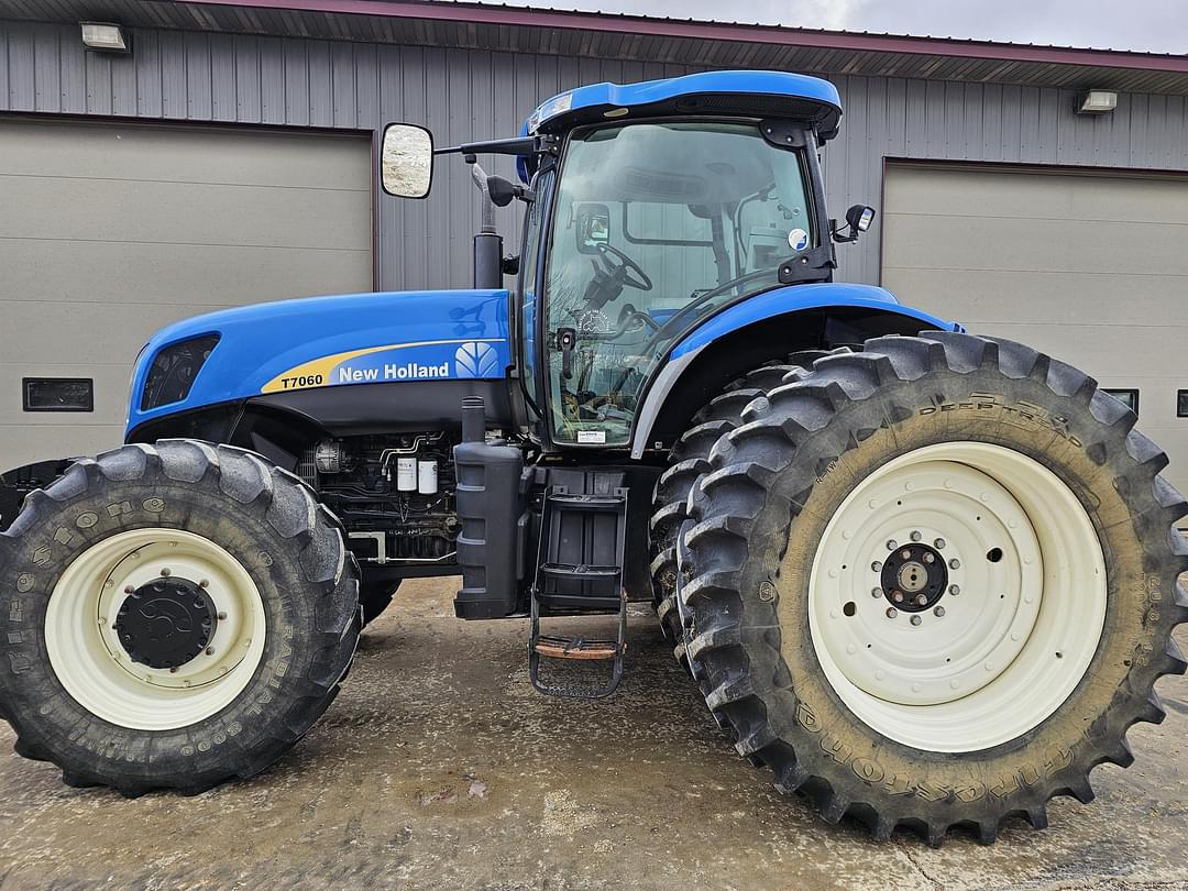 Image of New Holland T7060 Primary image