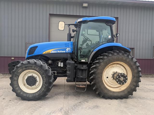 Image of New Holland T7060 equipment image 3