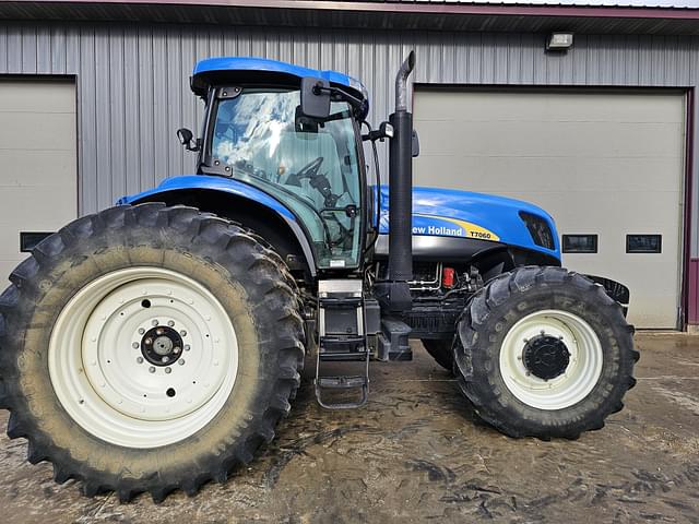 Image of New Holland T7060 equipment image 1