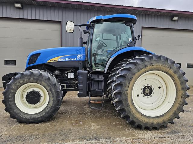 Image of New Holland T7060 equipment image 4