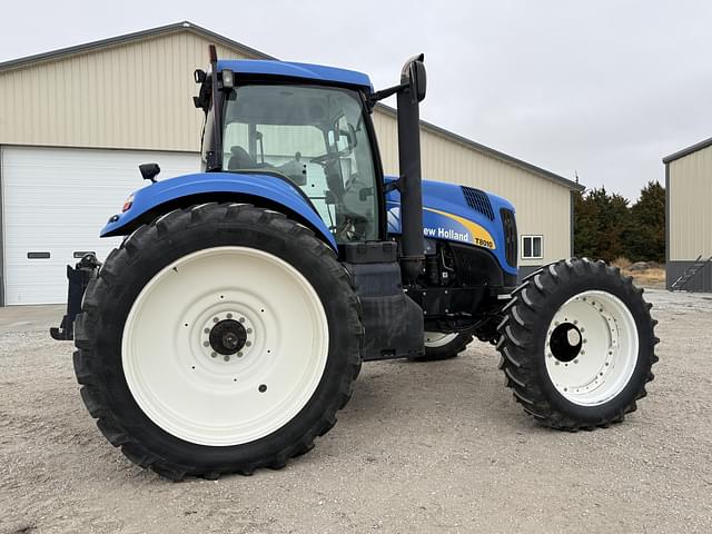 Image of New Holland T8010 equipment image 4