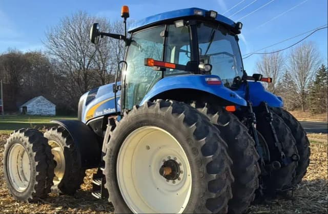 Image of New Holland T8030 equipment image 4