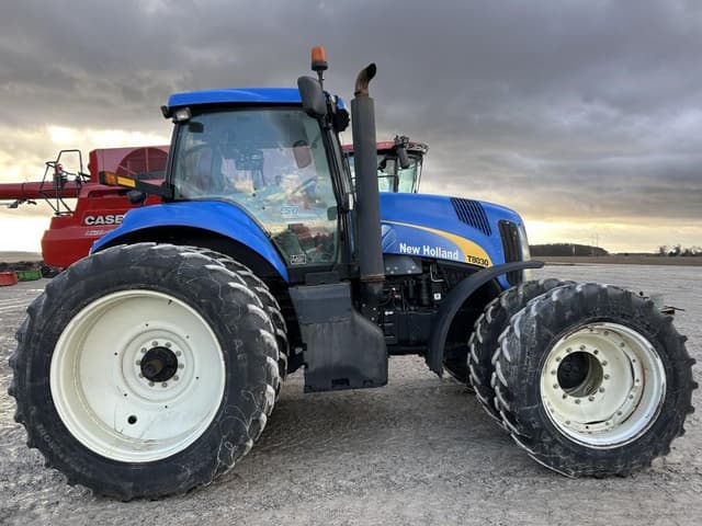 Image of New Holland T8030 equipment image 3