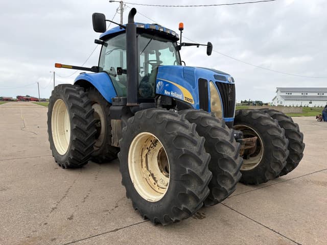 Image of New Holland T8050 equipment image 2