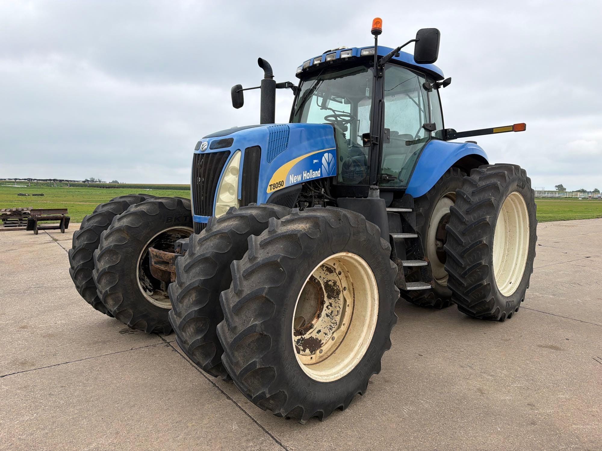 2009 New Holland T8050 Equipment Image0