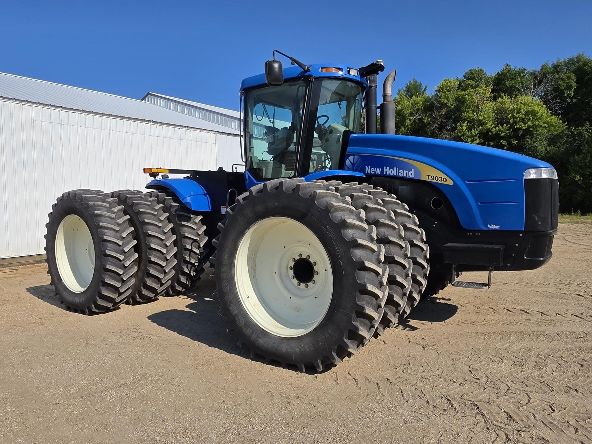 2009 New Holland T9030 Equipment Image0