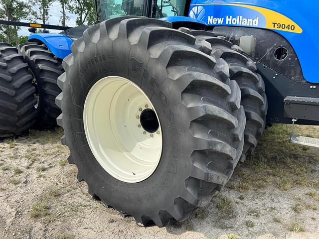 Image of New Holland T9040 equipment image 2