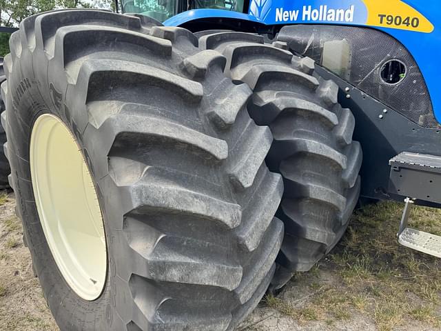 Image of New Holland T9040 equipment image 3