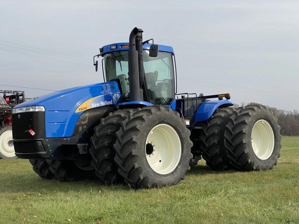 Main image New Holland T9040