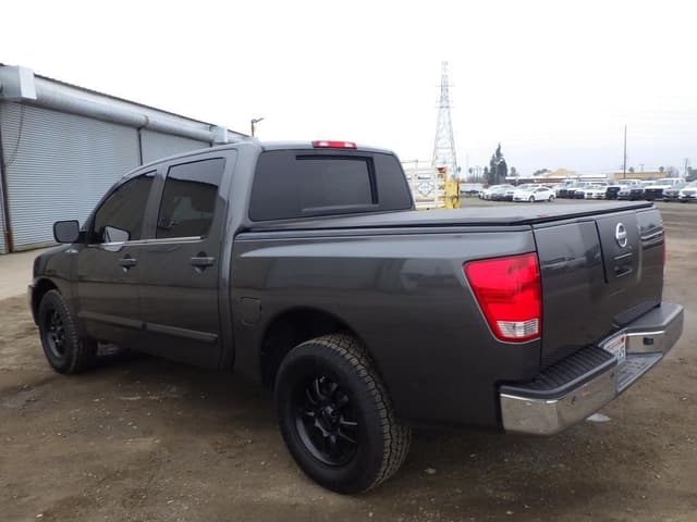 Image of Nissan Titan equipment image 3