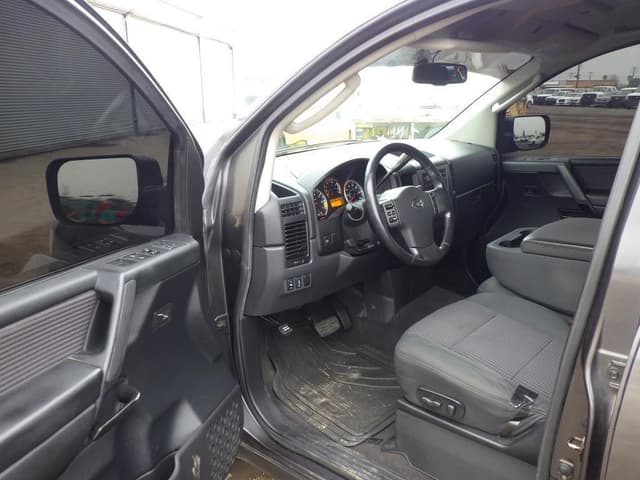 Image of Nissan Titan equipment image 4