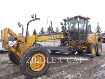 Main image John Deere 770D