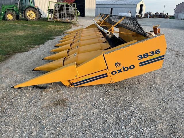 Image of Oxbo 3836 equipment image 3