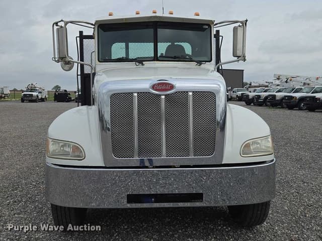 Image of Peterbilt 330 equipment image 1
