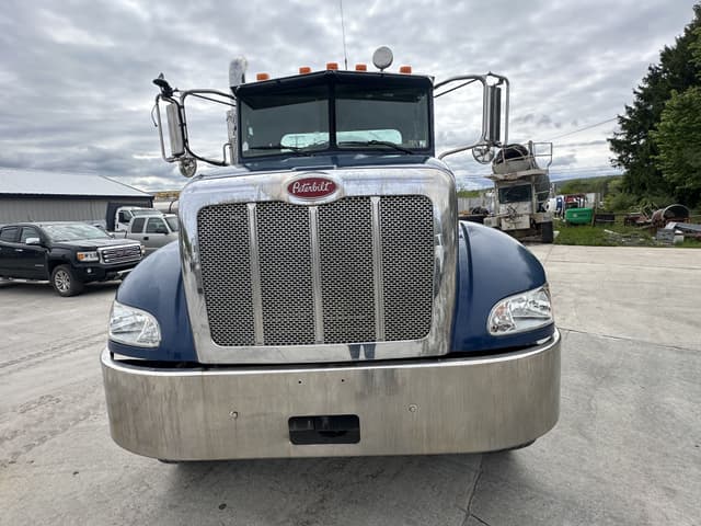 Image of Peterbilt 335 equipment image 4