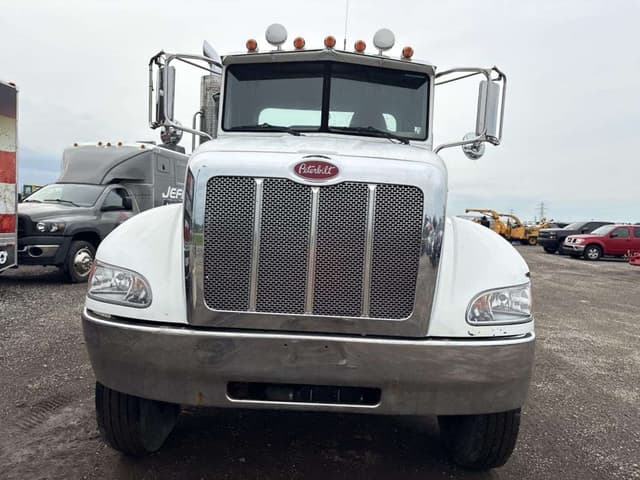 Image of Peterbilt 335 equipment image 4