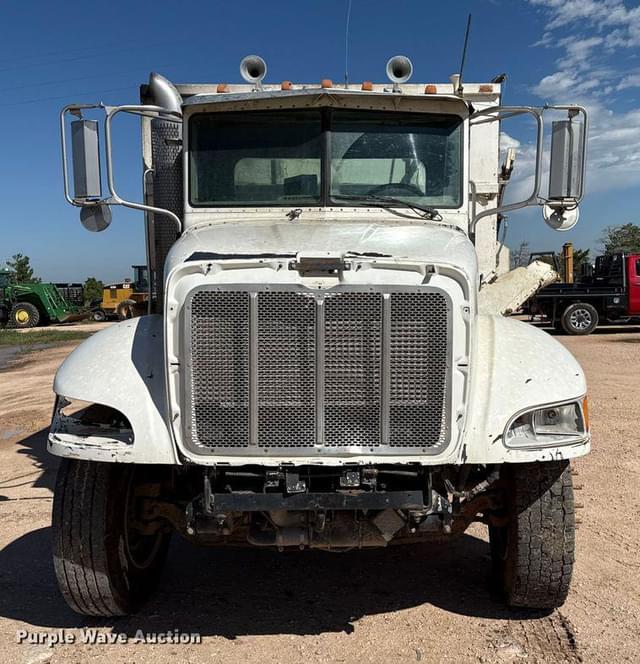 Image of Peterbilt 335 equipment image 1