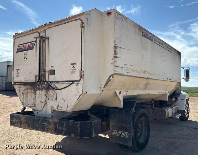 Image of Peterbilt 335 equipment image 4