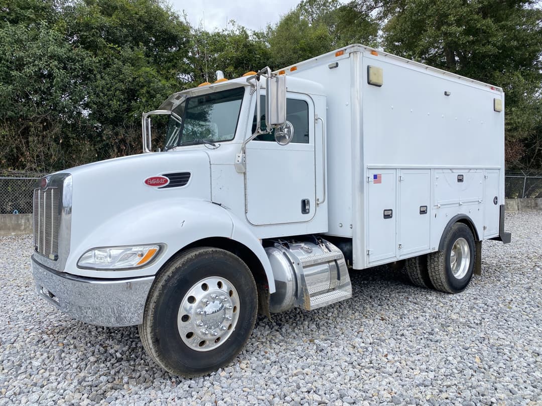 Image of Peterbilt 335 Primary image