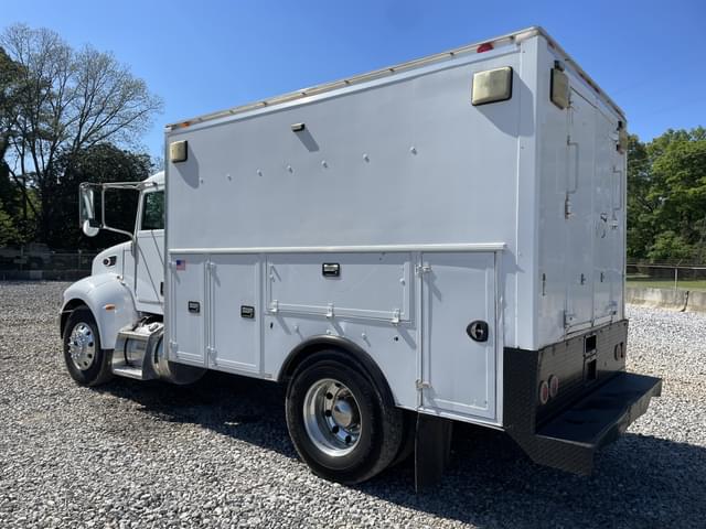 Image of Peterbilt 335 equipment image 1