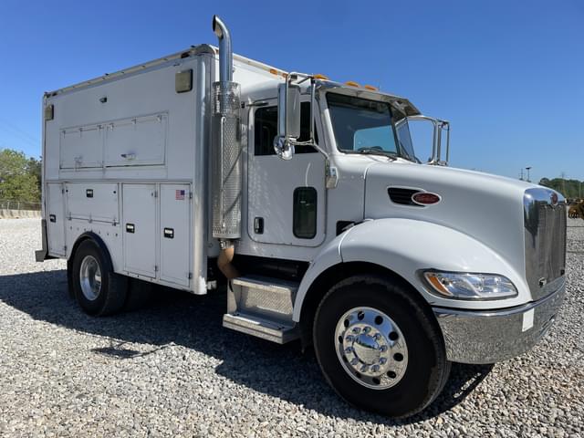 Image of Peterbilt 335 equipment image 3