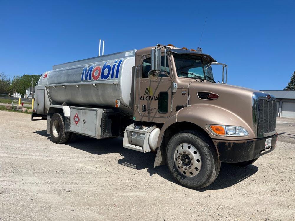 Main image Peterbilt 335
