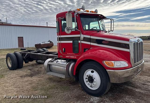 Image of Peterbilt 335 equipment image 2