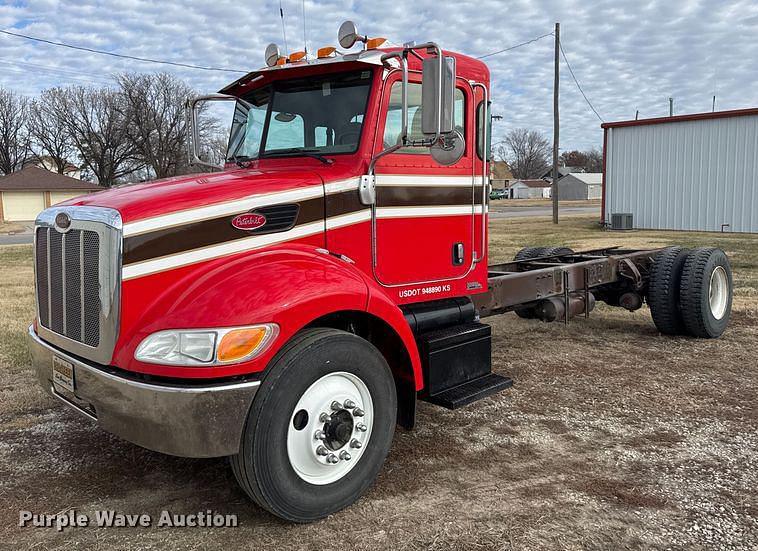 Image of Peterbilt 335 Primary image