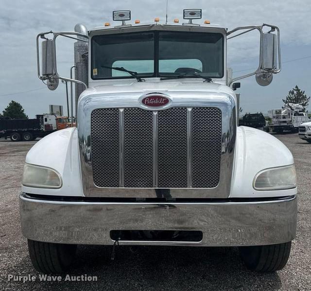 Image of Peterbilt 335 equipment image 1