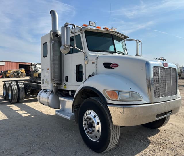 Image of Peterbilt 340 equipment image 2