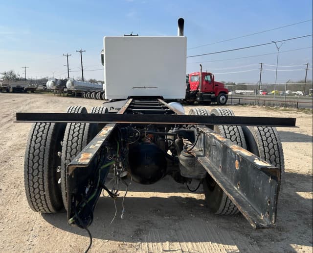 Image of Peterbilt 340 equipment image 4