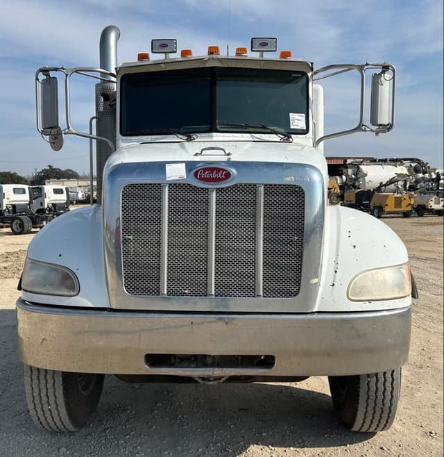 Image of Peterbilt 340 equipment image 1