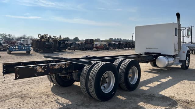 Image of Peterbilt 340 equipment image 3