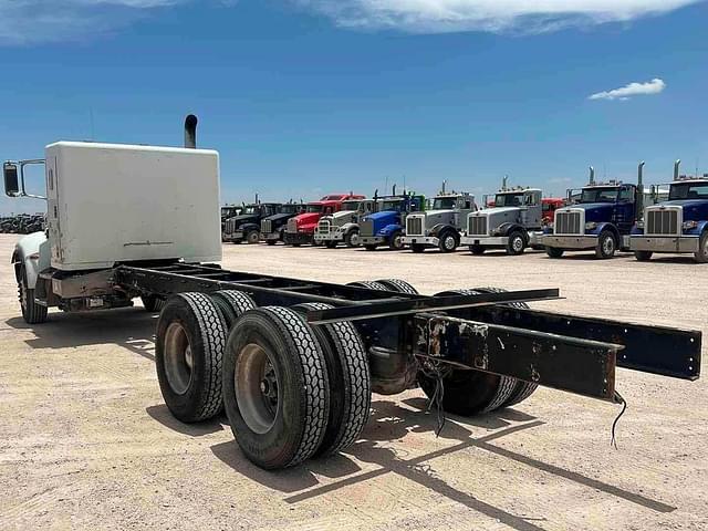 Image of Peterbilt 340 equipment image 2