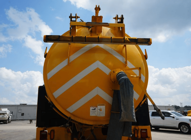 Image of Peterbilt 350 equipment image 3