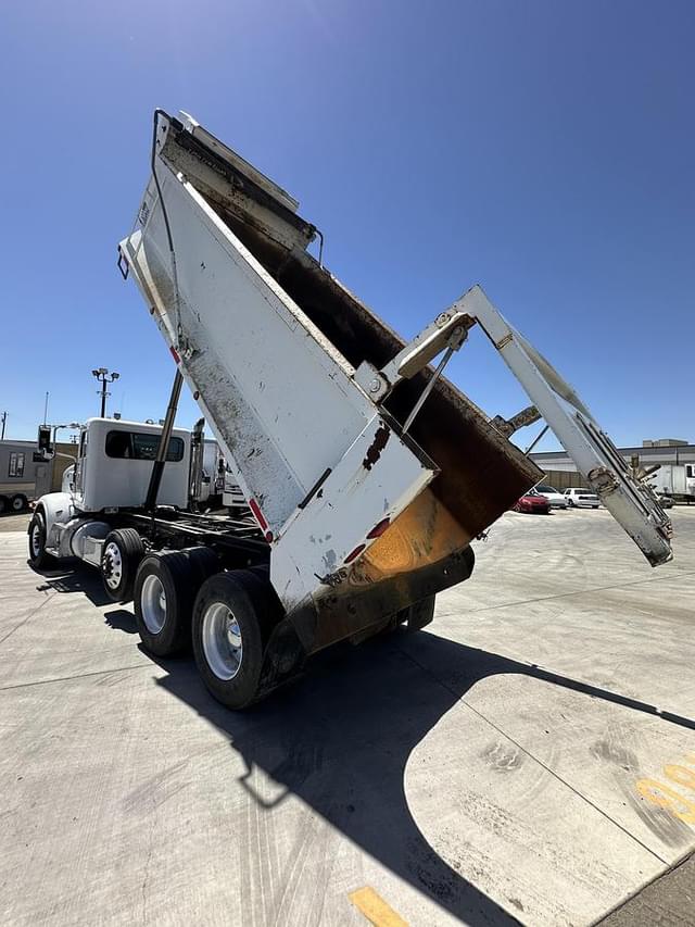Image of Peterbilt 365 equipment image 1