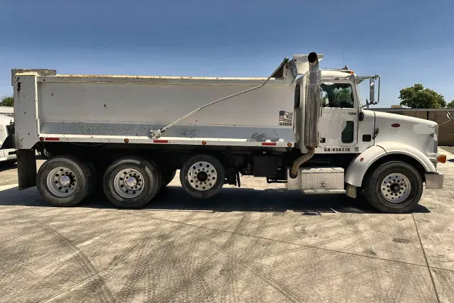 Image of Peterbilt 365 equipment image 4