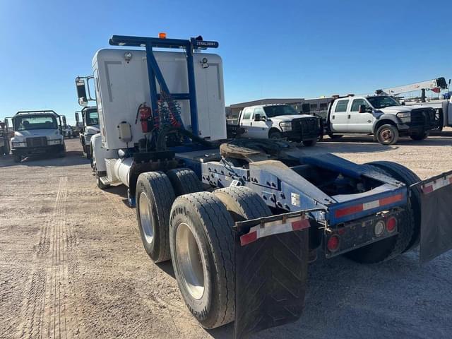 Image of Peterbilt 365 equipment image 4