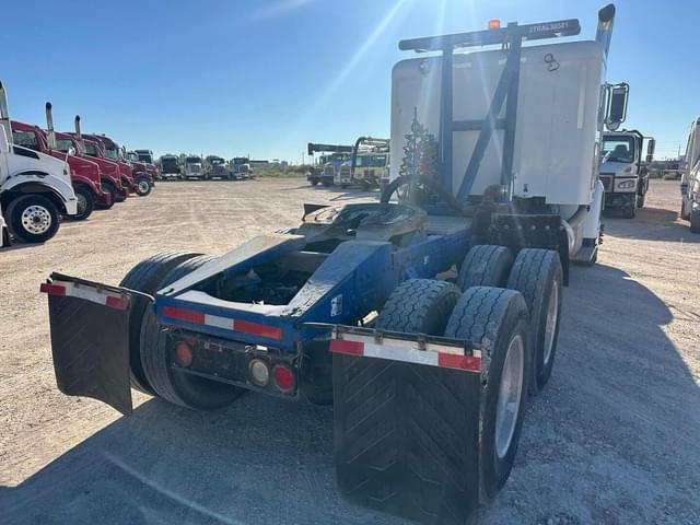 Image of Peterbilt 365 equipment image 2
