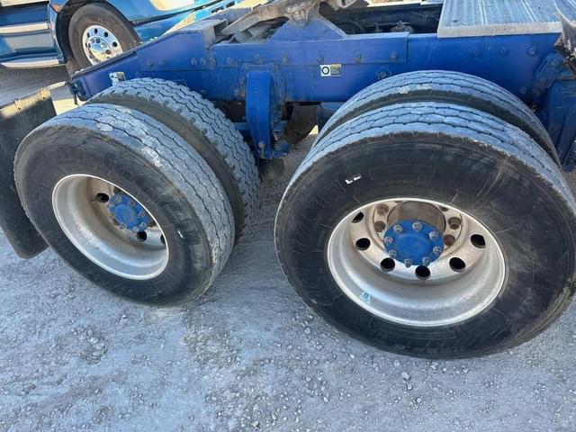 Image of Peterbilt 365 equipment image 3