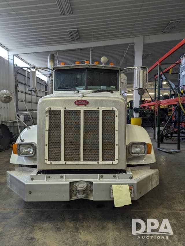 Image of Peterbilt 365 equipment image 1