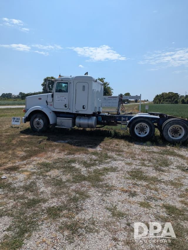 Image of Peterbilt 365 equipment image 2