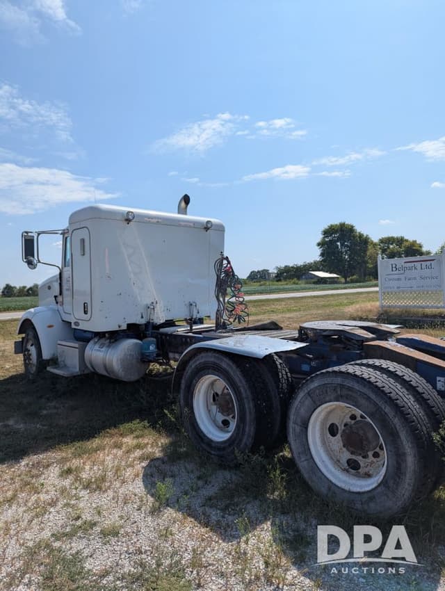 Image of Peterbilt 365 equipment image 3